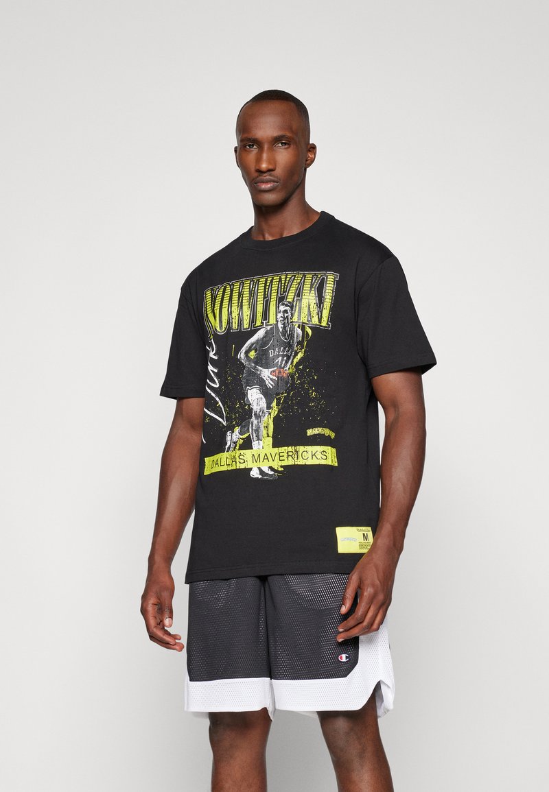 Mitchell & Ness POP PLAYER TEE VINTAGE LOGO - Klubové oblečení - black