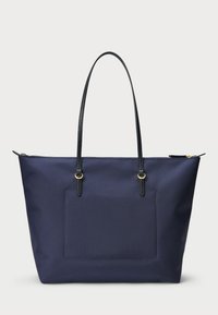Ναυτική μπλε τσάντα tote φτιαγμένη από υφασμάτινο υλικό με μαύρες δερμάτινες λαβές και χρυσές μεταλλικές λεπτομέρειες. Διαθέτει επίπεδη τσέπη μπροστά.