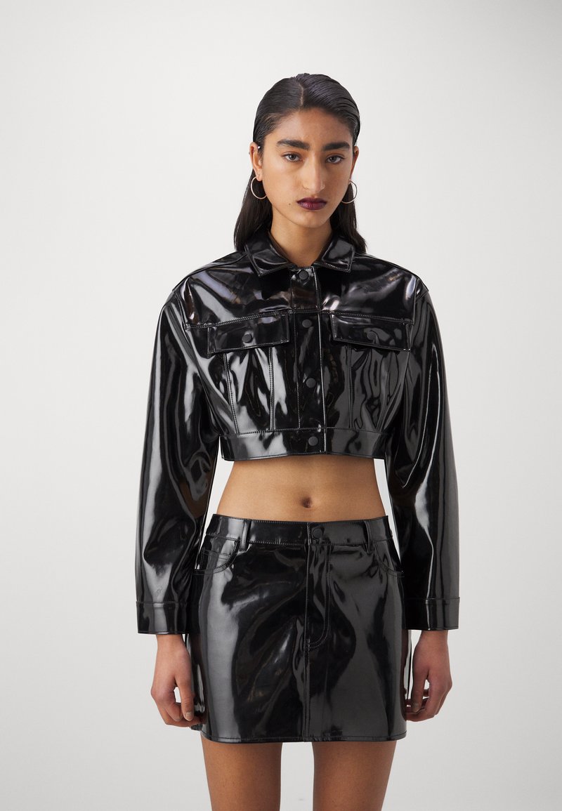 Calvin Klein Jeans EXCLUSIVE SHINY SUPER CROP TRUCKER - Poletna jakna - black