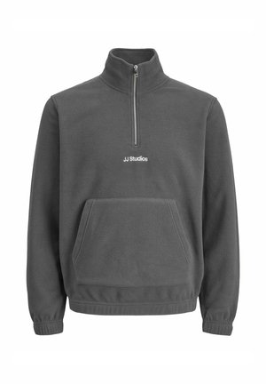 Pull-over en polaire gris avec une demi-fermeture éclair, poche kangourou à l'avant et logo "JJ Studios" brodé sur la poitrine. Poignets élastiques.