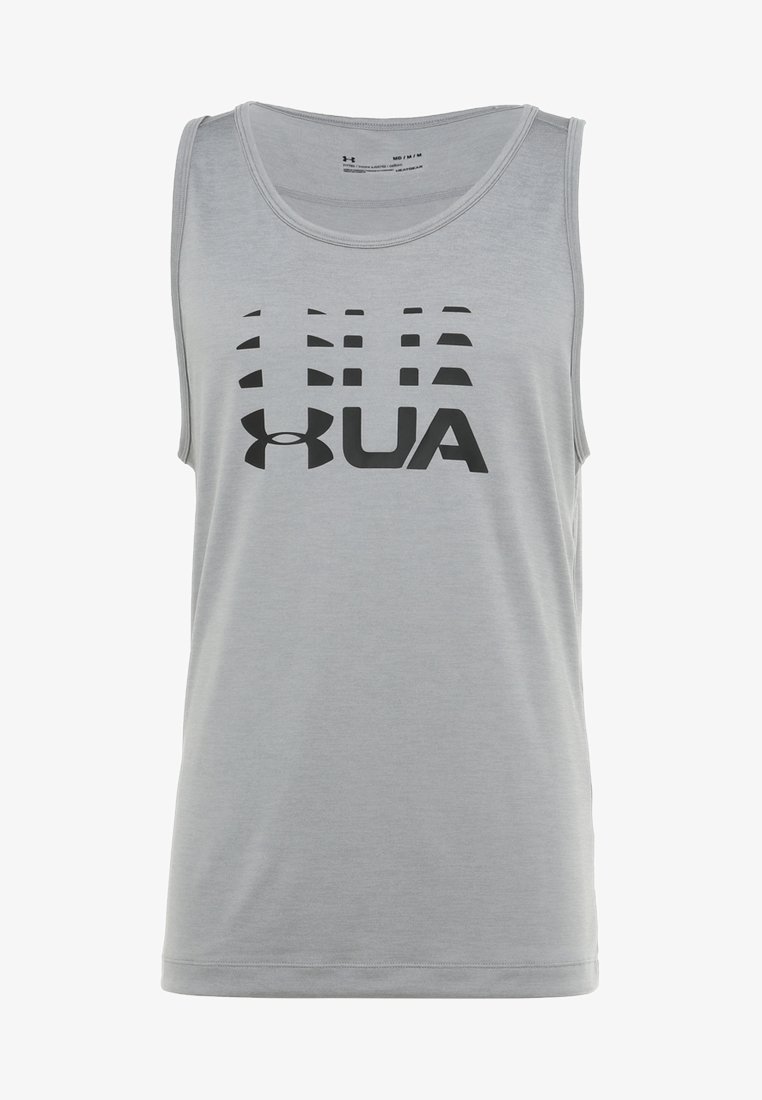 Camiseta sin mangas gris de tela ligera, con un diseño gráfico negro que presenta el texto "UA" en letras grandes en el frente.