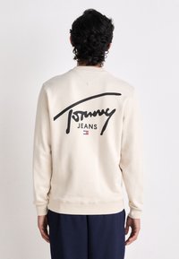 Tommy Jeans ENTRY GRAPHIC CREW - Felpa - beige/sand