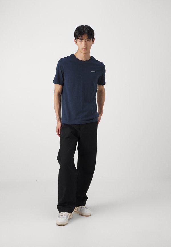 SHORT SLEEVE LOGO ON CHEST - Basic T-shirt3