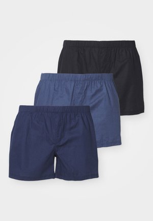 Drei Paar Shorts: schwarz, dunkelblau und hellblau. Weicher Stoff, elastischer Bund und eine lässige, entspannte Passform ohne Taschen.
