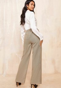 Friends Like These WIDE TAILORED CHECK PETITE - Nadrágok - brown