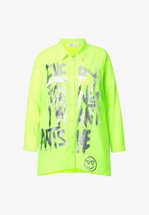 Neon-grüne oversized Button-Up-Hemd mit metallisch-silbernem Graffiti-Text und Smiley-Gesicht-Graphic, mit langen Ärmeln und Kragen.