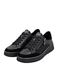 Schwarze Sneakers aus einer Kombination von glänzendem Leder und Wildleder. Sie verfügen über ein geometrisches Muster, einen Reißverschluss an der Seite und eine strukturierte Sohle.