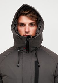 Zavetti Canada ZAVETTI CANADA ABELLI 2.0 HOODED BOMBER JACKET - Casaco de inverno - aspahlt