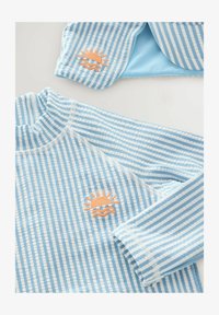 Unausgewählt, light blue stripe