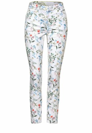 Pantalones blancos de corte ajustado con estampado floral y de hojas multicolor, cierre frontal de botón y cremallera, trabillas para cinturón y bolsillos delanteros.
