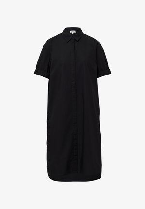 Abito camicia nero realizzato in tissu liscio, caratterizzato da un colletto, maniche corte arrotolate, bottoni frontali e orlo leggermente curvo.