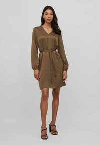 VILA MIT LANGEN ÄRMELN TAILLENGÜRTEL - Jurk - crocodile