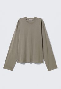 Olijfgroene lange mouw T-shirt van zachte stof, met een ronde halslijn en een losse pasvorm met verlaagde schouders.