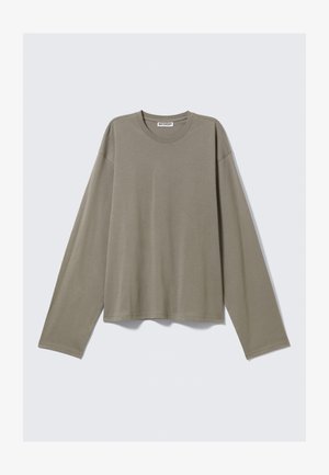Olivegrünes Langarm-T-Shirt aus weichem Stoff, mit Rundhalsausschnitt und lockerer Passform sowie überschnittenen Schultern.