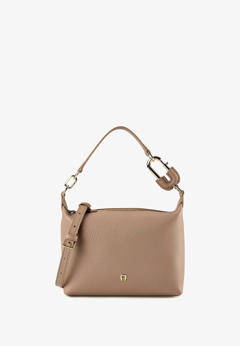 Sac à main en cuir beige de taille moyenne avec une surface texturée, une sangle d'épaule réglable et des accessoires en métal doré.