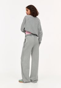 PULL&BEAR JOGGER - Teplákové kalhoty - grey