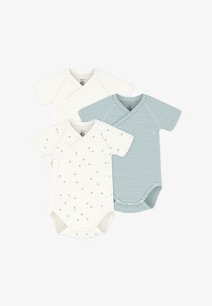 Ensemble de trois bodies pour bébé : un blanc avec de petits motifs verts, un blanc et un à rayures teal. Tous disposent de fermetures à pression et de manches courtes.