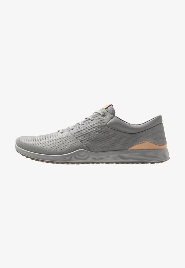 M. S - THREE - Chaussures de golf - khaki