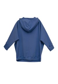 Niebieska bluza z kapturem o luźnym kroju, z długimi rękawami, ściągaczami i kieszenią kangurzą z przodu. Miękka tekstura materiału.