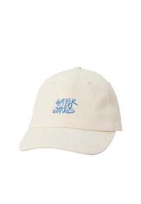 Beige bomulds-kasket med en buet skygge og broderet blå tekst "VAND SOL BØLGER" på forsiden. Har en knap på toppen og ventilationshuller.