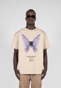 MJ Gonzales METAMORPHOSE V 6 X HEAVY TEE - T-shirts print - wet sand