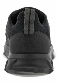 Scarpa sportiva nera con tomaia in rete con finitura testurizzata, colletto del tallone imbottito e suola in gomma con presa e dettagli angolari.