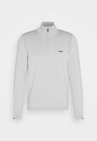 Pull-over en gris clair avec un col montant et une fermeture éclair quart. Présente des accents côtelés aux épaules et un petit logo noir sur la poitrine.