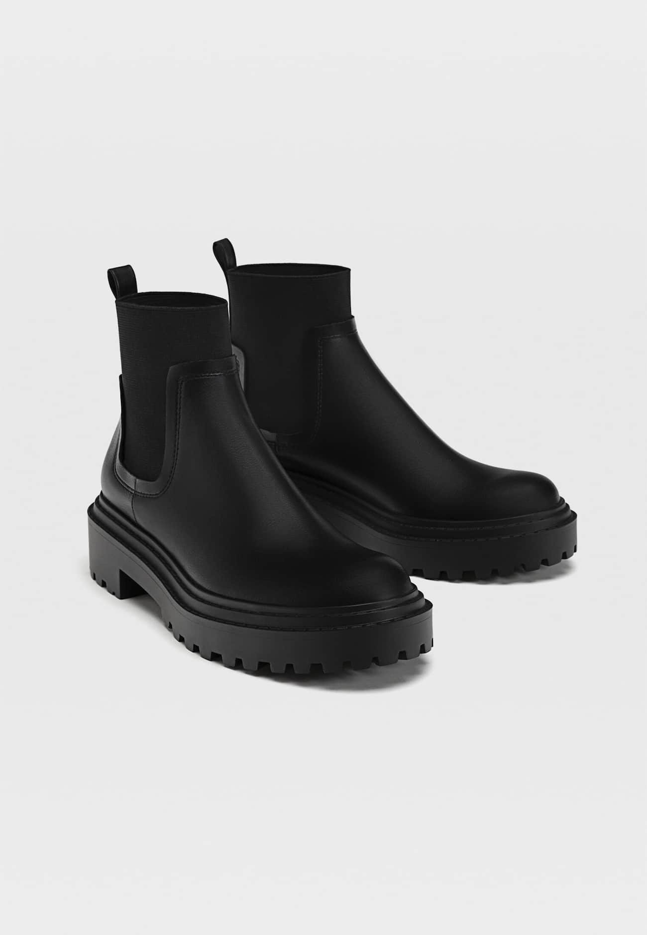 stradivarius pull on chelsea boots in black