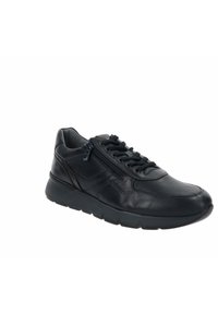 Zwarte leren sneakers met een gladde afwerking, vetersluiting aan de voorkant en een zijrits voor gemakkelijke instap. Voorzien van een gevoerde zool en geperforeerde accenten.