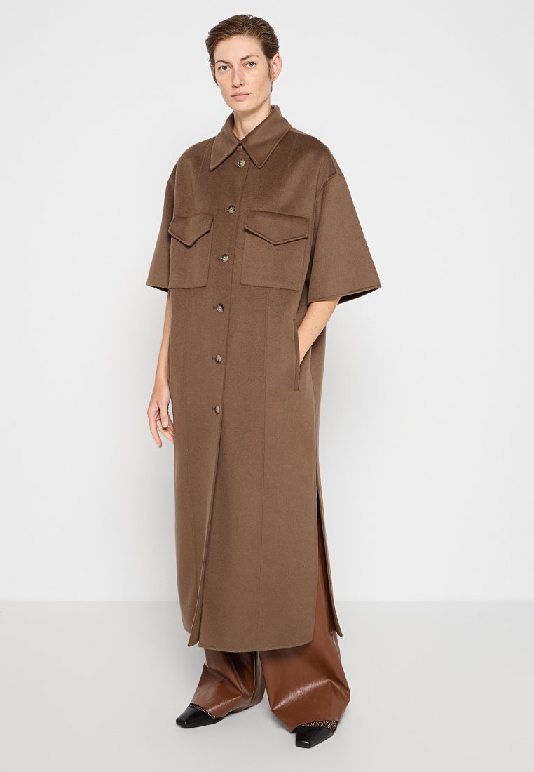 Nanushka Mantel bruin