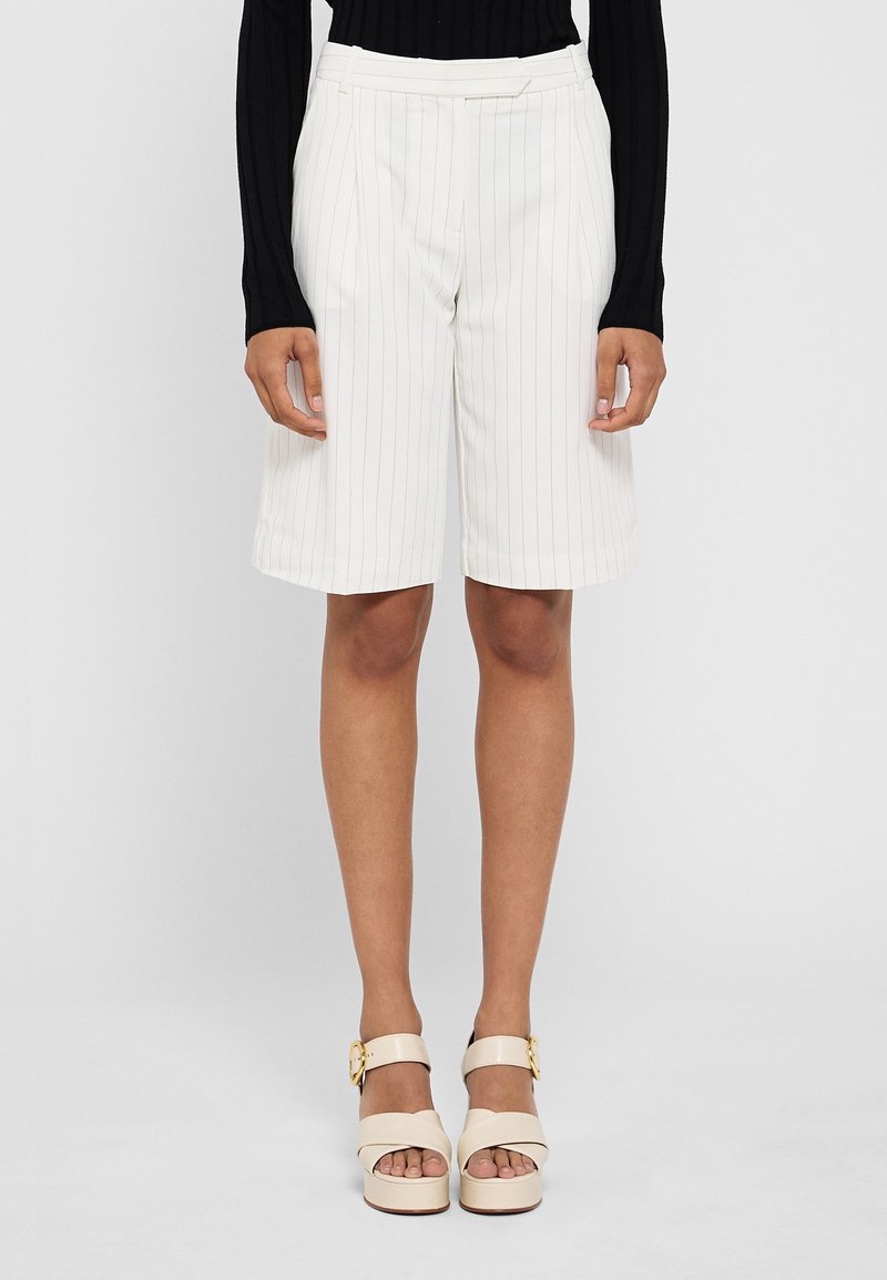 DESIGNERS REMIX STEVEN PLEAT  - Shorts - cream/black