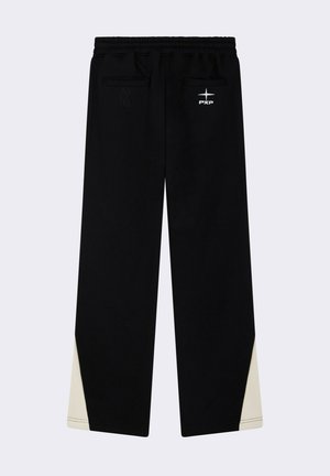 Joggers negros de pierna ancha con cintura ajustable, que presentan acentos blancos en la parte inferior y dos bolsillos traseros. Incluyen logotipos en los lados.