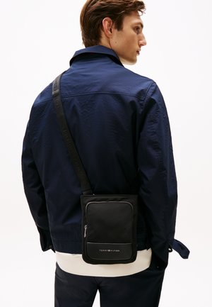 BUSINESS MINI CROSSOVER - Geantă crossbody - black
