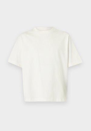 Majica kratkih rukava, jednobojna bijela, ležernog kroja s okruglim izrezom, prikazana na svijetlosivoj pozadini.