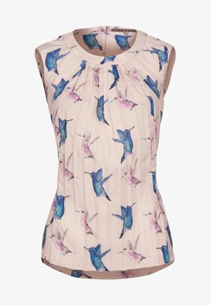 Ärmellose Bluse aus hellpinkem Stoff mit verschiedenen Kolibri-Prints. Verfügt über Falten am Ausschnitt und eine glatte, weiche Textur.