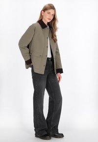 DreiMaster Leichte Jacke - olive