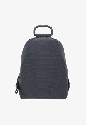Rugzak van gestructureerde donkergrijze stof met een afgeronde vorm, bovenhandvat, zijbanden en een subtiel stippenpatroon. Beschikt over een minimalistisch design.