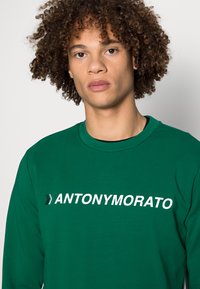 Antony Morato FIT IN STRETCH TERRY  FABRIC WITH RUBBER  - Camisola - flag green