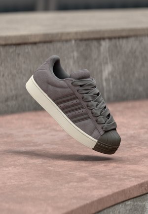 SUPERSTAR ST - Tennised - taupe oxide/charcoal/off white