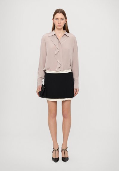 Victoria Beckham ASYMMETRIC RUFFLE  - Skjortebluser - taupe