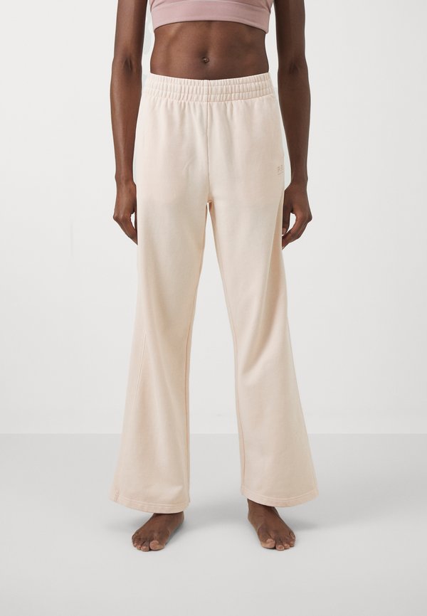 ADVENTURE TRACKPANT - Tracksuit bottoms - washed blush3