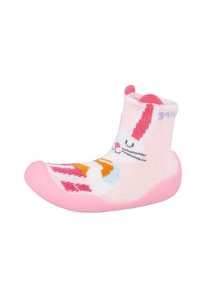 Zapatos-sock rosa para niños con una suave tela de punto que presenta un diseño de conejo, patrones coloridos y una suela rosa de goma para mayor agarre.