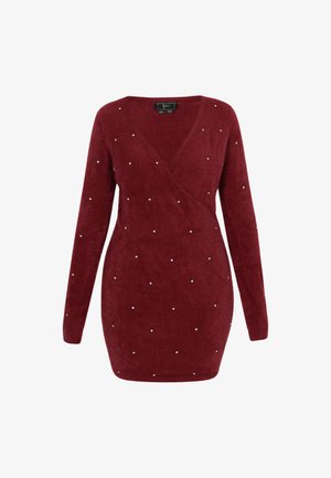 Burgundy színű, hosszú ujjú, puha, bolyhos anyagból készült ruha. Kicsi, szórtan elhelyezett strasszkövekkel díszített, az extra részletekért.