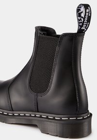 Dr. Martens Šněrovací kotníkové boty - black