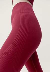 Born Living Yoga INDIA - Legíny - burdeos