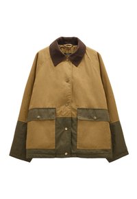 Brązowa i zielona kurtka użytkowa z kołnierzem z sztruksu, zatrzaskami i dużymi kieszeniami, z kontrastowym wzorem panelowym.