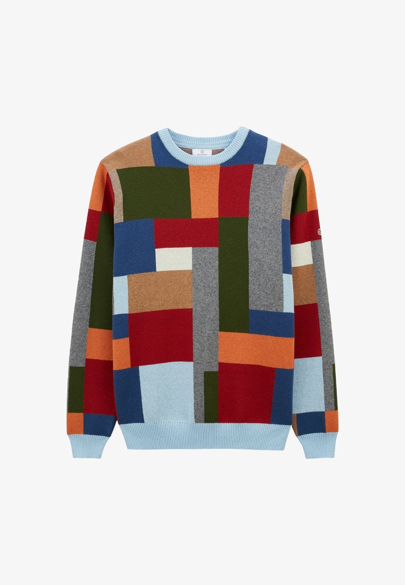 Pull multicolore avec des patches géométriques dans des teintes de rouge, bleu, vert et gris ; col rond, manches longues et poignets côtelés.
