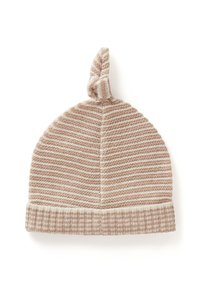 Cappello lavorato a maglia in beige chiaro e strisce crema, con un corpo testurizzato e un dettaglio a nodo sulla sommità. L'orlo a coste assicura una vestibilità aderente.