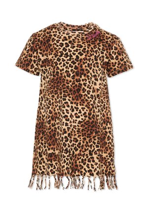 Sukienka z krótkim rękawem w panterkę z frędzlami na dole oraz małym różowym haftem w pobliżu dekoltu na beżowym tle.