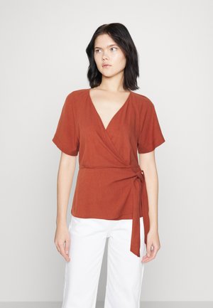 Vero Moda VMMYMILO WIDE WRAP - Μπλουζάκι με στάμπα - marsala